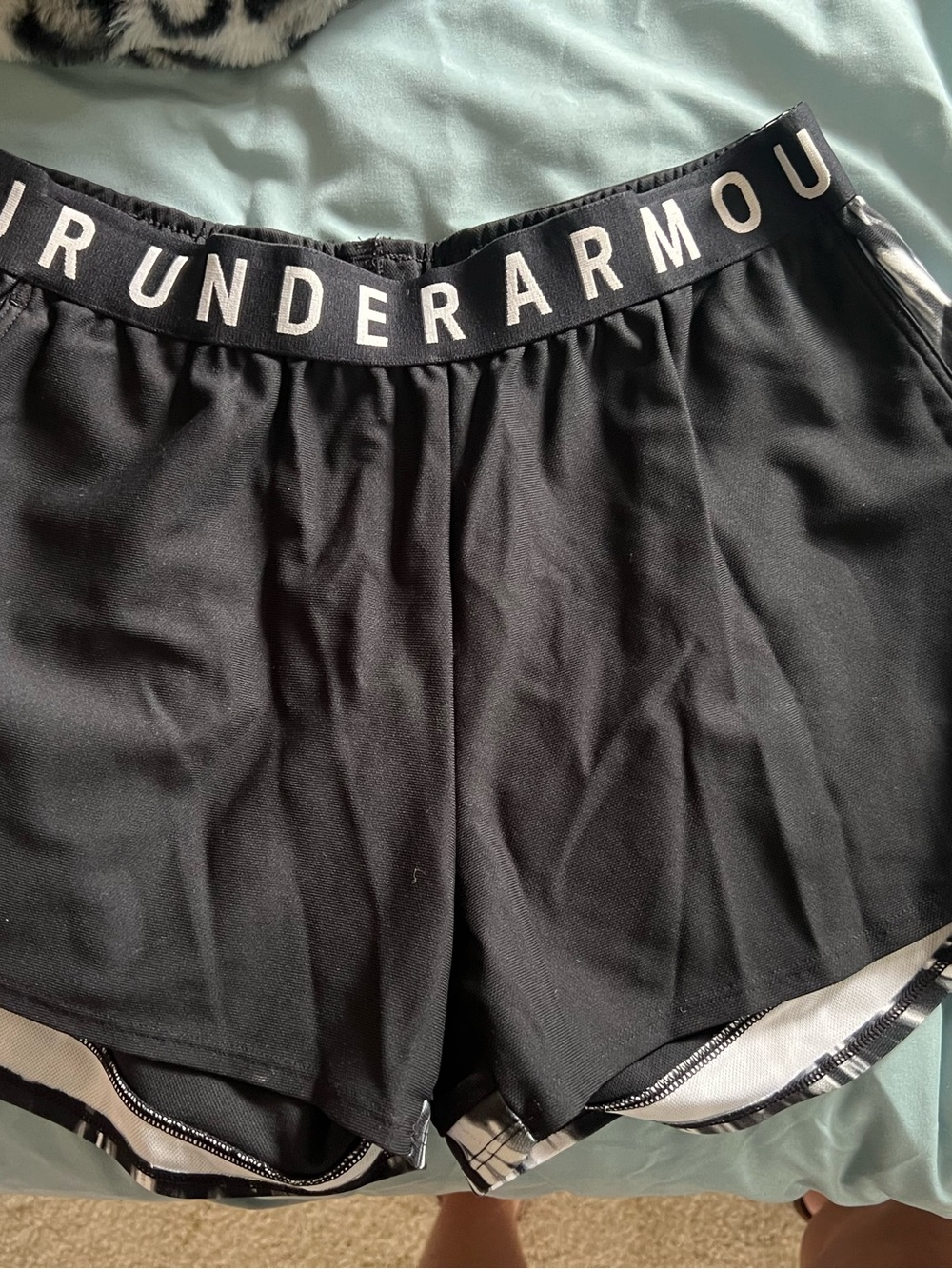 EUC women’s medium Under Armour shorts